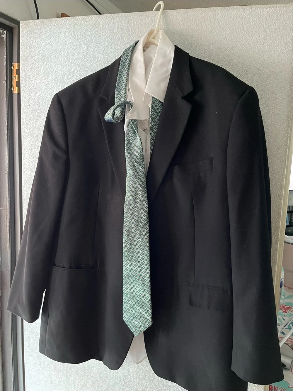 croft & barrow Black Sport Coat with White Shirt and Light Green Tie